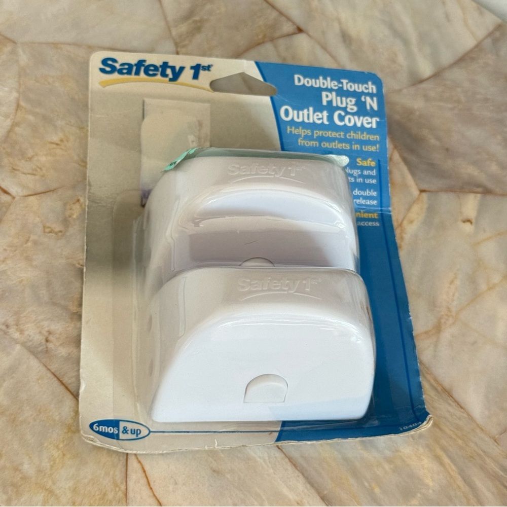 Safety 1st White Double-Touch Outlet‎ Cover